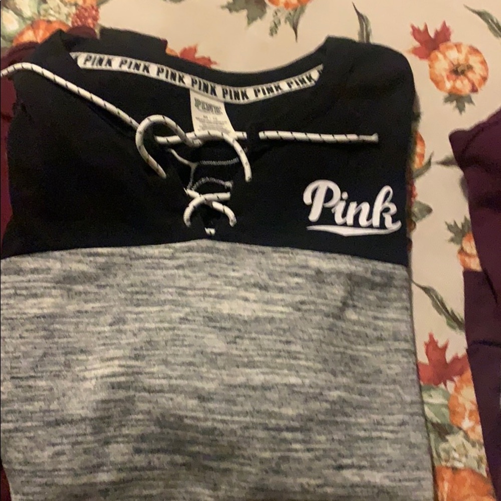 Pink sweaters - Picture 3 of 4
